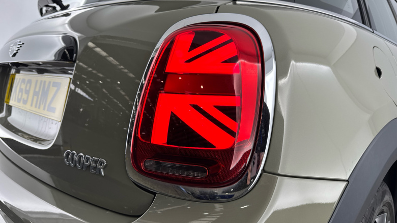 MINI Hatchback 1.5 Cooper Sport II 5dr Auto Petrol Hatchback